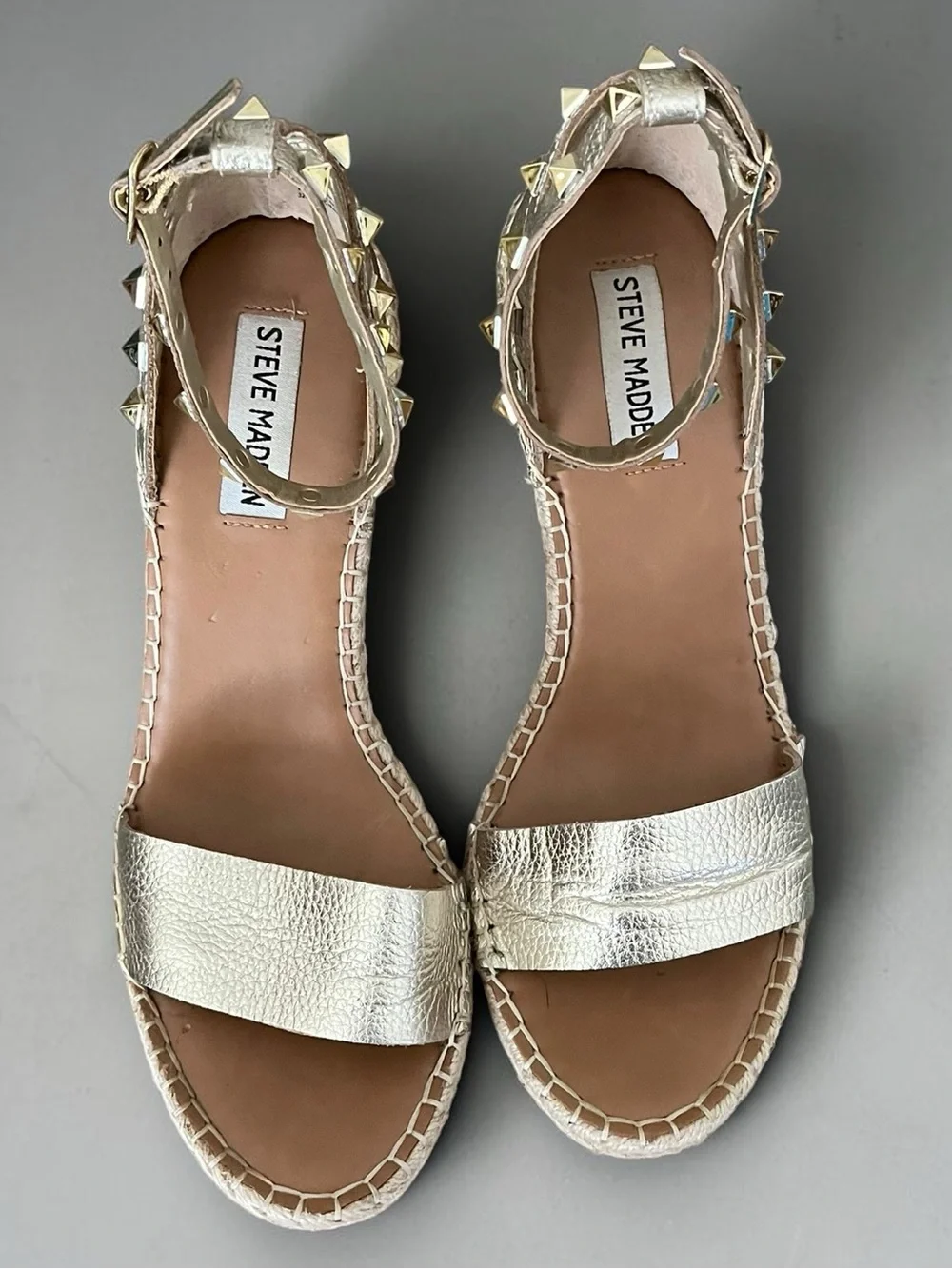 Steve Madden McKenna Gold Studded Espadrille Wedge Sandals Size 8
